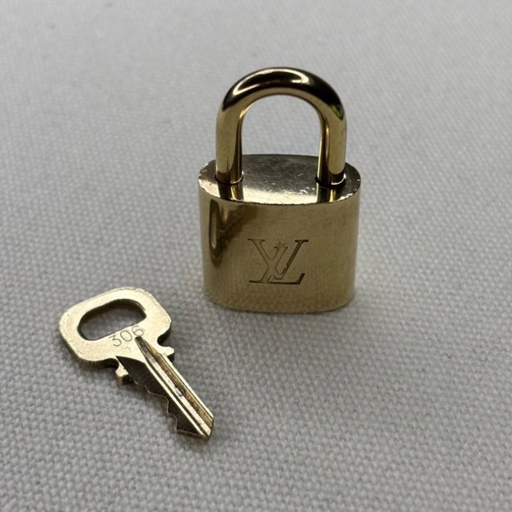 Louis Vuitton Lock and Key#306 - Picture 1 of 6